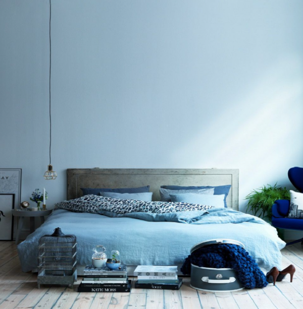 Pemilihan Warna Monokrom Berkontras